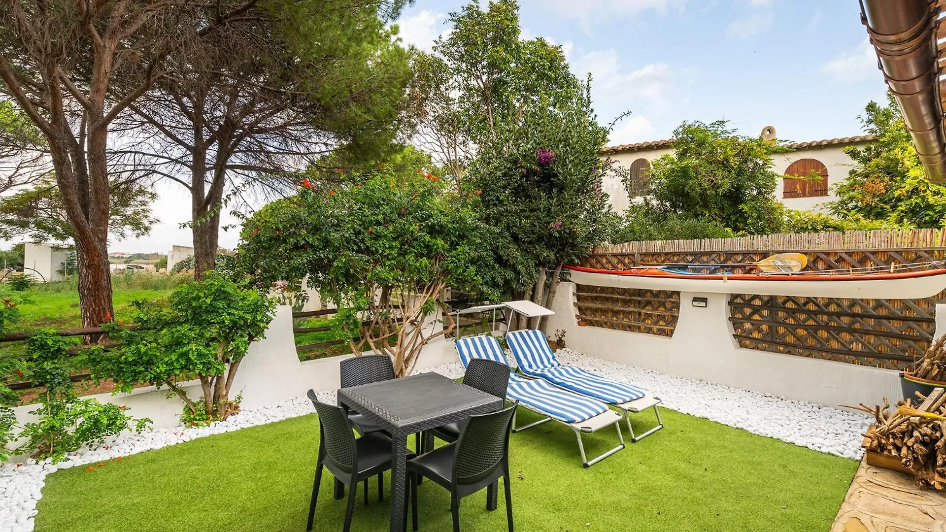 Sardinian Seaside Bliss Apartment Capitana 0*,